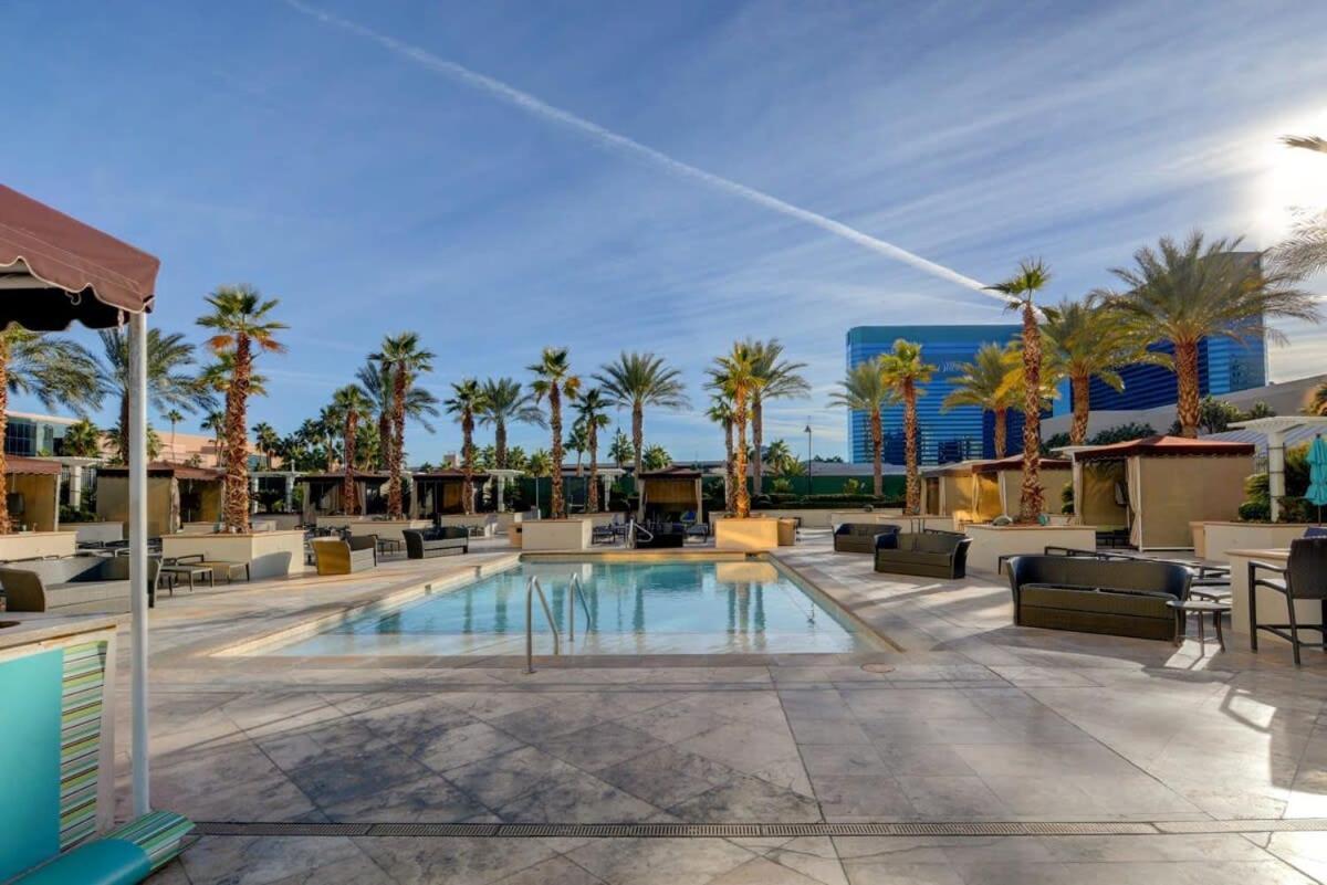Mgm Signature-33-711 F1 Track & Strip View Balcony Las Vegas Buitenkant foto