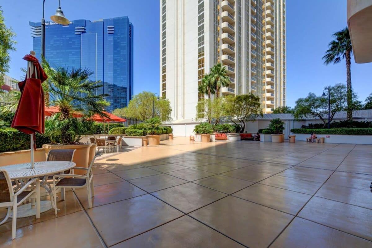Mgm Signature-33-711 F1 Track & Strip View Balcony Las Vegas Buitenkant foto
