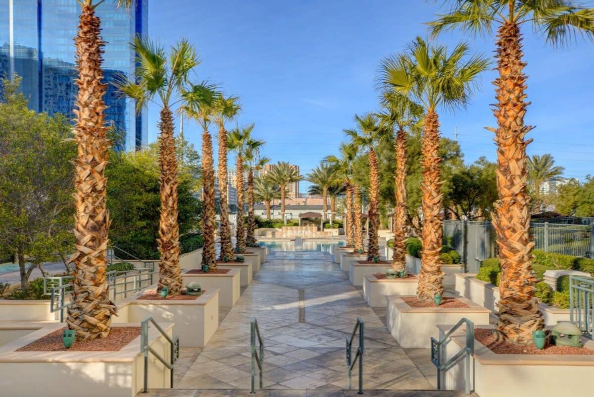 Mgm Signature-33-711 F1 Track & Strip View Balcony Las Vegas Buitenkant foto